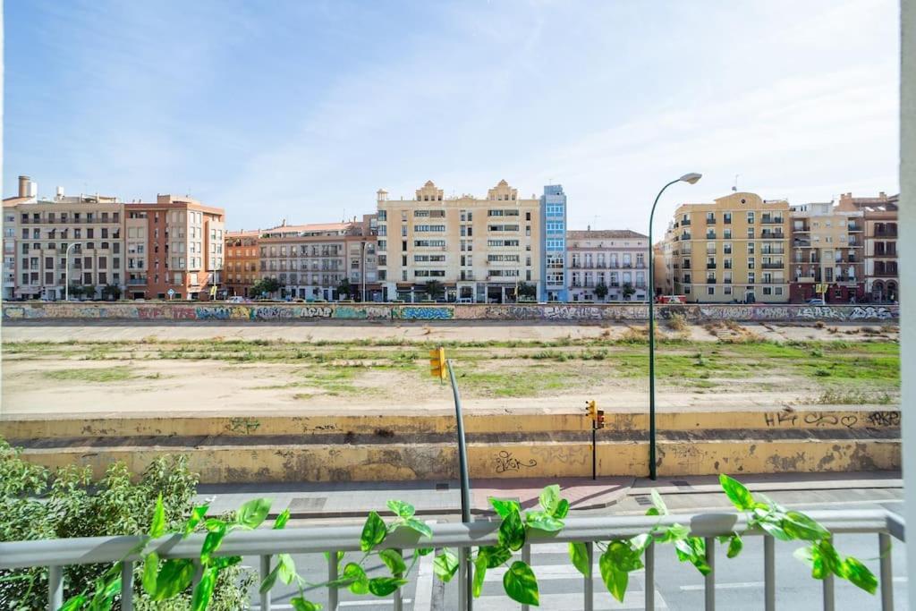 Central And Beautiful Apartment - Free Parking มาลากา ภายนอก รูปภาพ